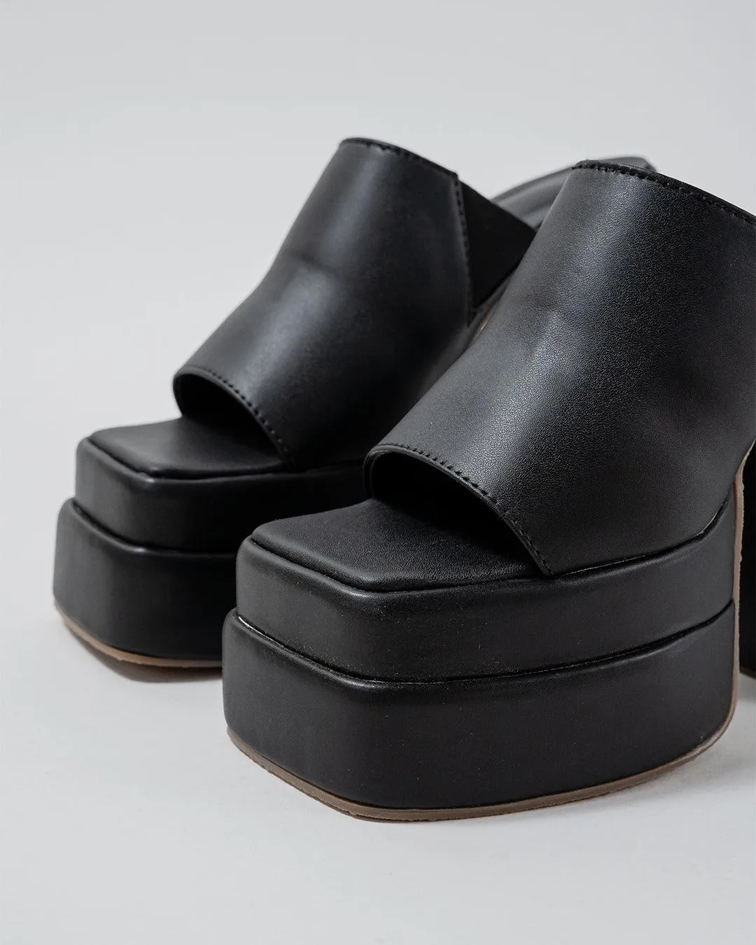 The Statement Heel Black