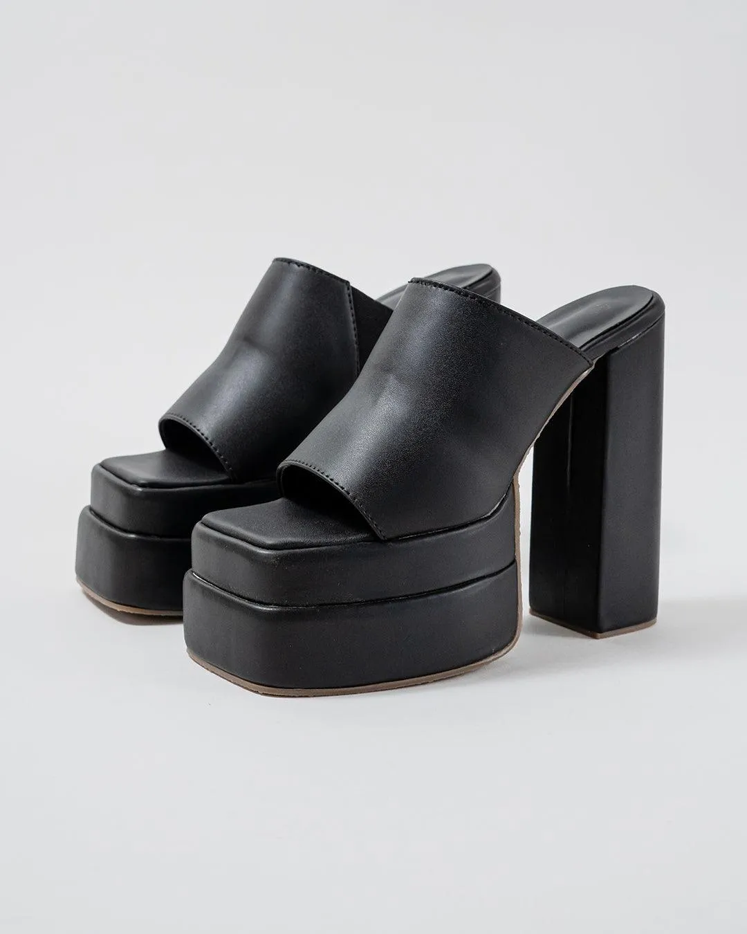 The Statement Heel Black